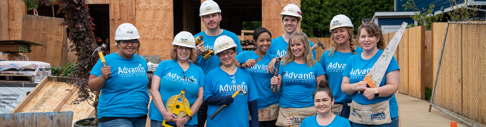 A group of Advantis employees posing while volunteering